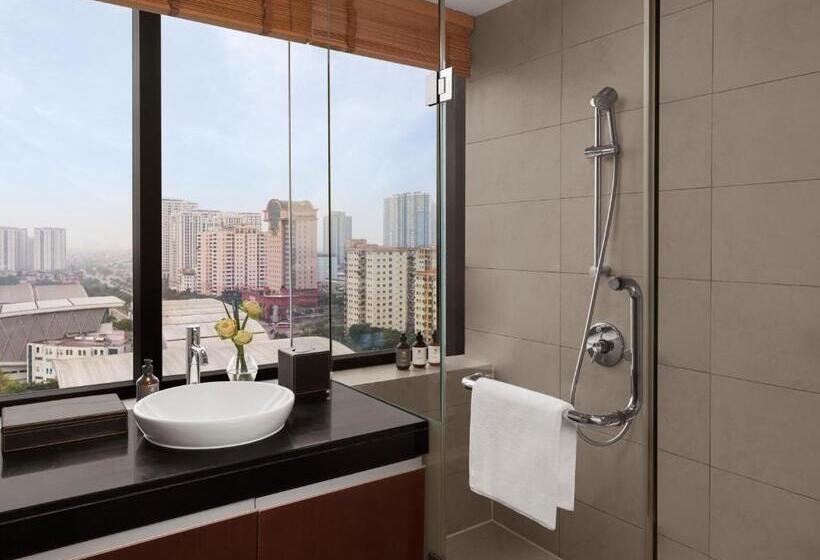 سوئیت کلاب, Sheraton Hanoi West