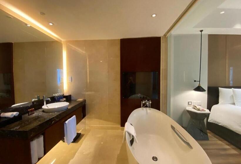 Club Room King Bed, Sheraton Hanoi West