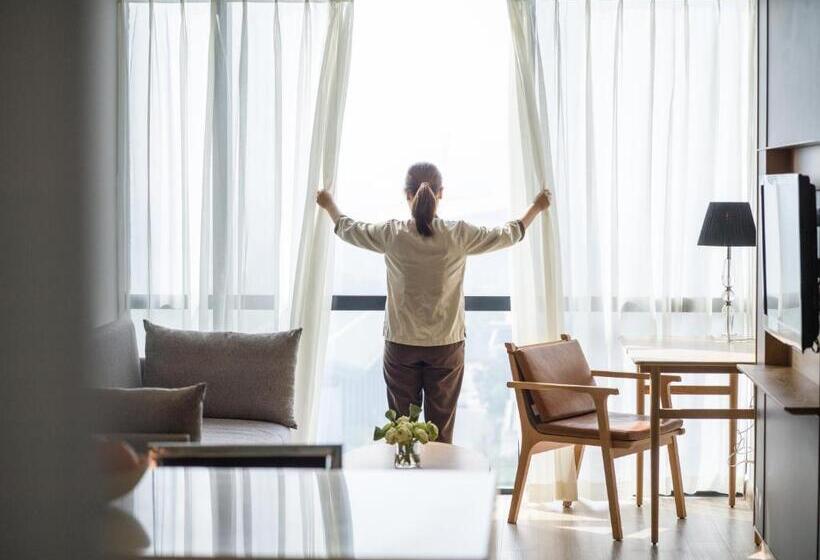 سوئیت کلاب, Sheraton Hanoi West