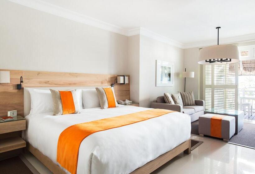 سوییت جونیور با چشم‌انداز استخر, Lux Belle Mare Resort & Villas
