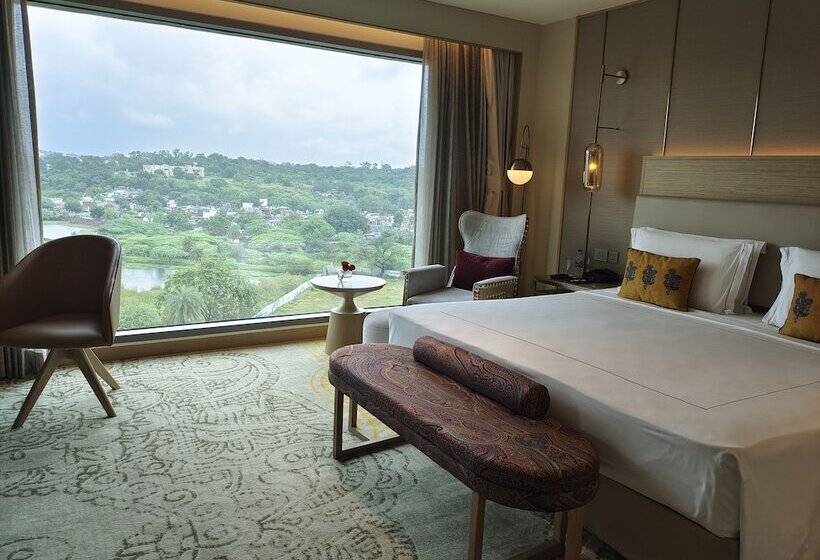 Номер Deluxe, Taj Lakefront Bhopal