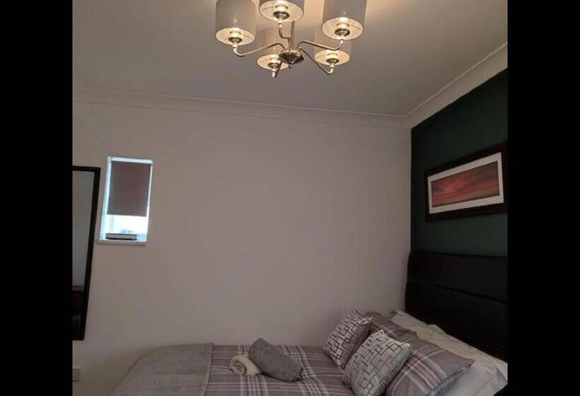 Номер Стандарт Трехместный, Room In Guest Room   Family Room With Private Bathroom