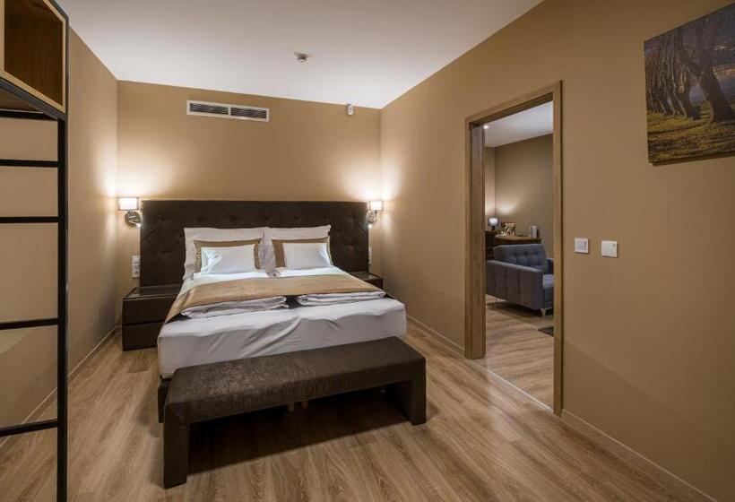 Люкс Superior, Kistucsok Food & Room