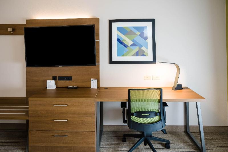Suite Queen Bed, Holiday Inn Express & Suites Knoxville Farragut, An Ihg