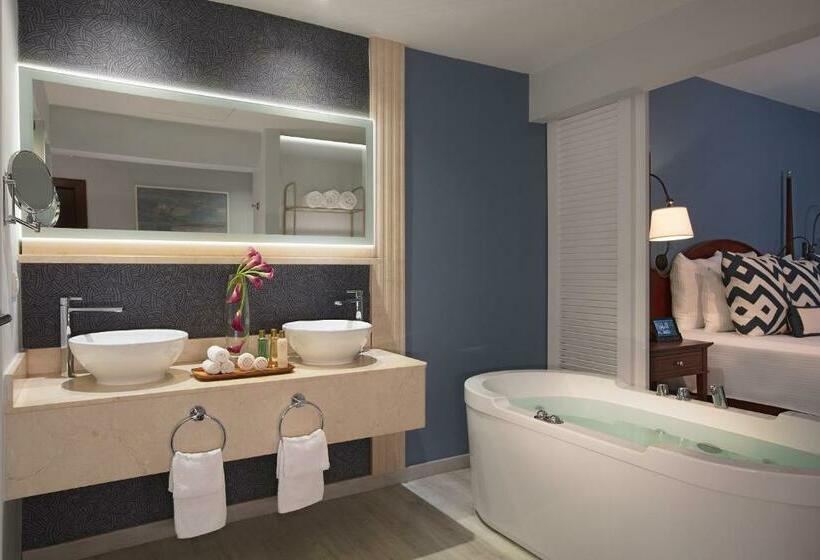 سوییت جونیور کلاب, Secrets St. James