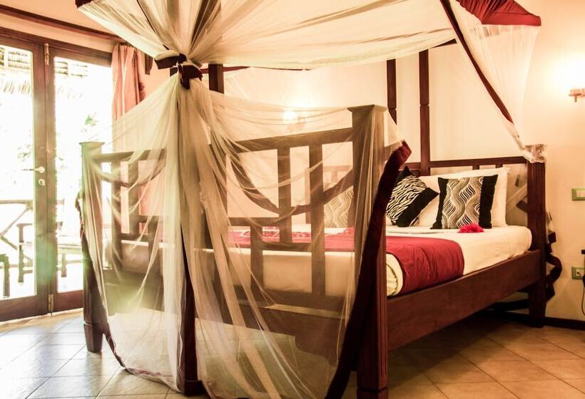 Семейный Номер, Uroa Bay Beach Resort