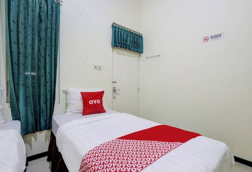 Номер Deluxe, Capital O 90709 Djati Guest House