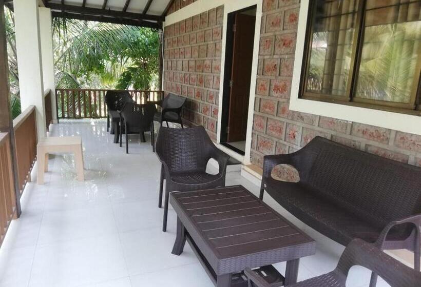 基本三人间, Verandah Solitude By The Sea Homestay