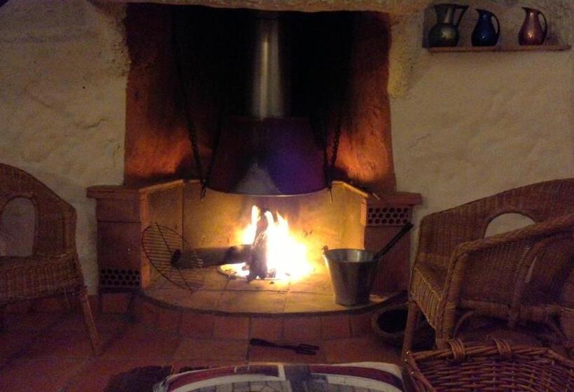 اتاق سوپریور با وان آب گرم, Casas Cueva Y Cortijo La Tala En Guadix