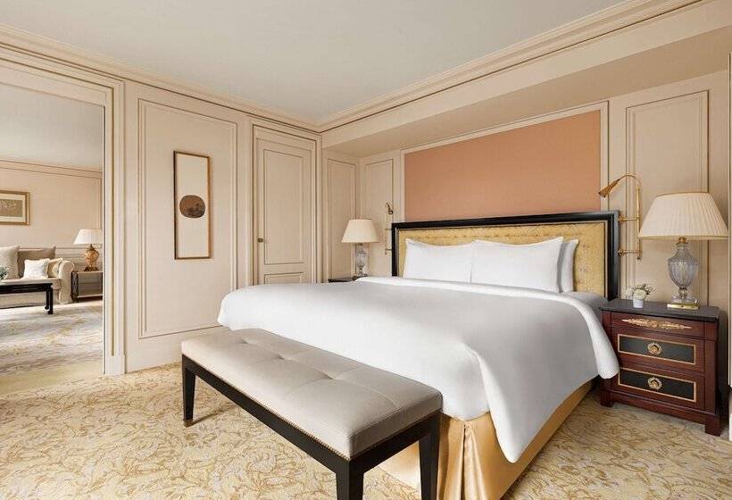 سوئیت جونیور با چشم‌انداز, Shangri La Paris