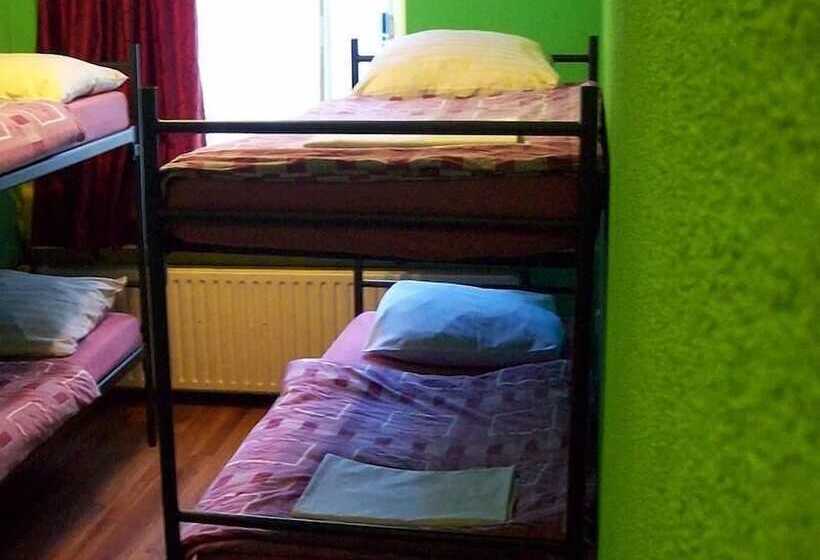 공용 욕실 구비 공동 객실 내의 침대, Amsterdam Hostel Orfeo
