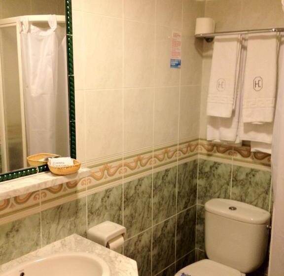 Номер Стандарт Трехместный, Hostal Los Corchos