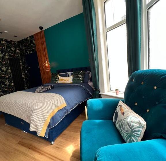 اتاق لوکس, Flamingo Lodge