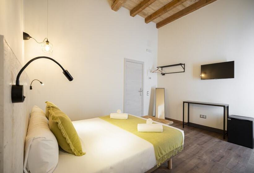 اتاق لوکس با بالکن, Azacanes Hostal Boutique Toledo