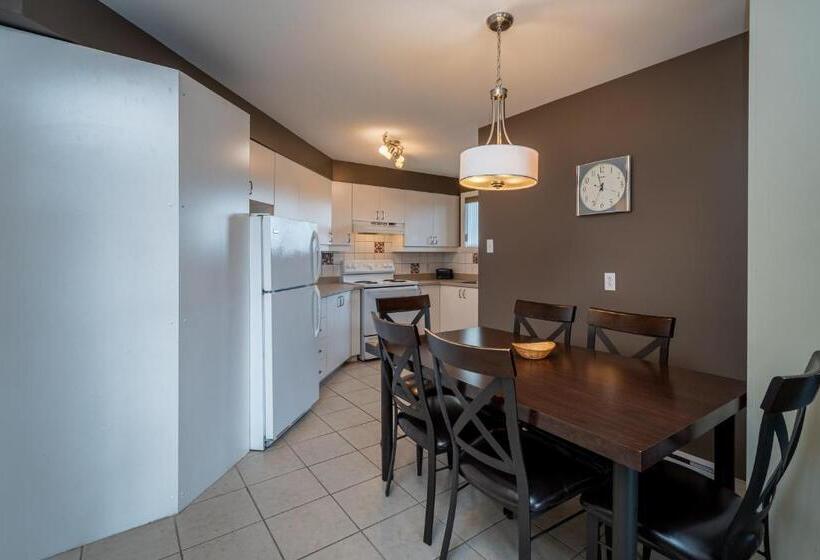 ２ベッドルームアパートメント, Condo Climatisé Près Du Mont Sainte Anne Avec Parc Aquatique, Piscine, Spa, Gym, Arcades Et Billard