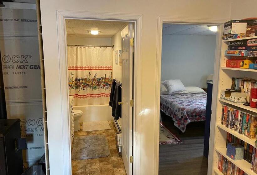经济房, Copperville B & B