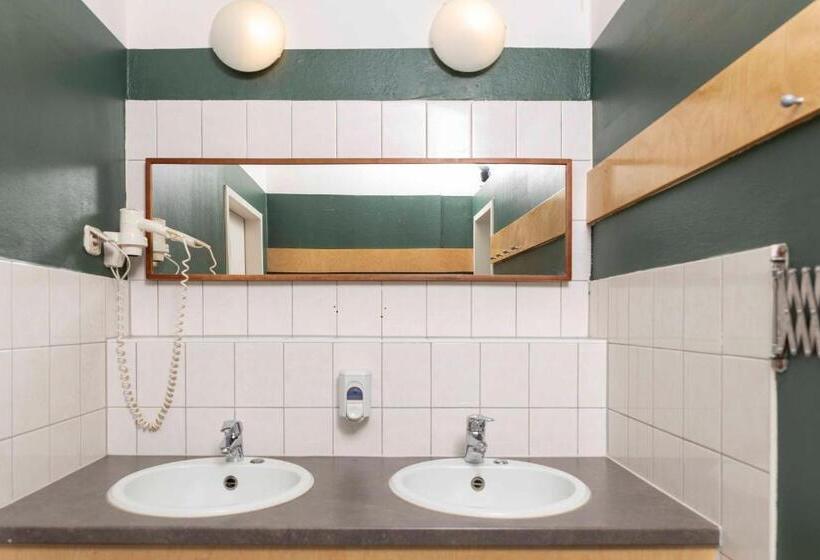 Standardzimmer mit Stockbetten, Eastseven Berlin Hostel