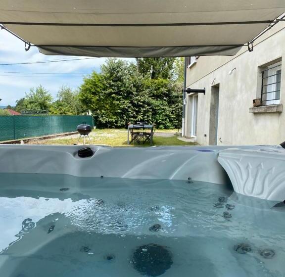 Апартаменты 1 Спальня Нижний Этаж, L Entre 2 Lyon Grenoble   Villa Avec Jacuzzi