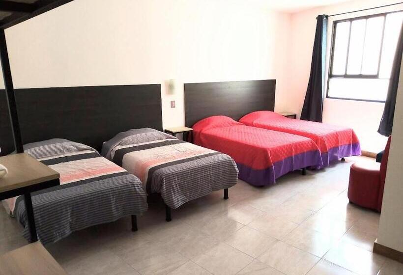 חדר סטנדרט לארבעה, Casa Republik