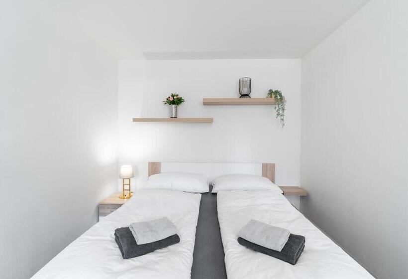 标准工作室, Pension Lesná