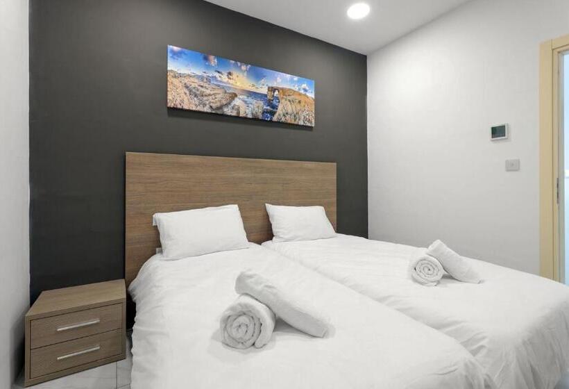 اتاق خانوادگی با چشم‌انداز دریا, Seaview Stays