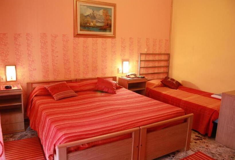 اتاق استاندارد سه نفره, San Giovanni