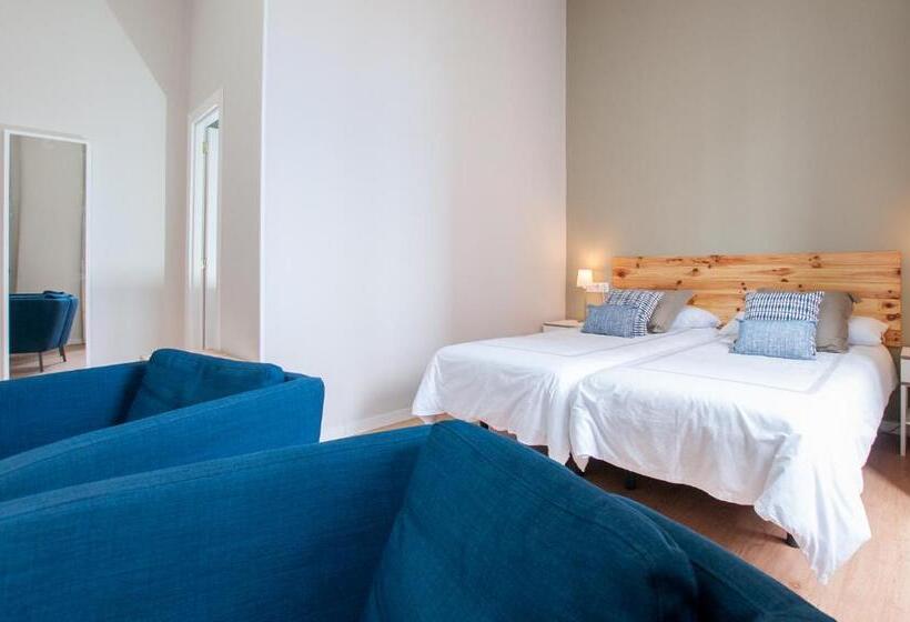 اتاق لوکس با بالکن, Urban Suites
