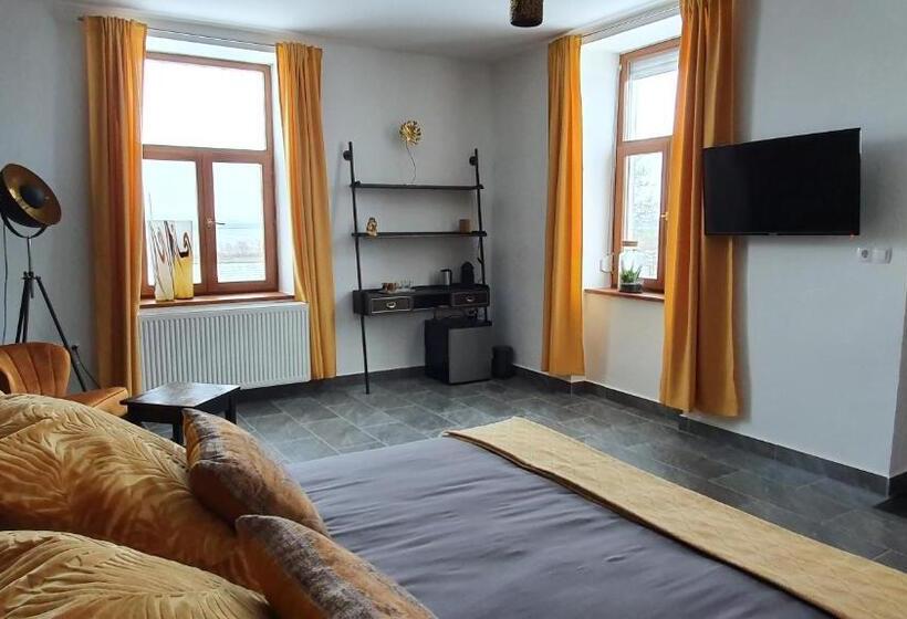 Четырехместный Номер Deluxe, Tisza White House