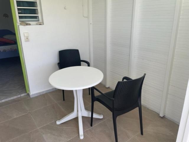 اتاق استاندارد با چشم‌انداز استخر, Residence Chez Marraine Maison Bertili