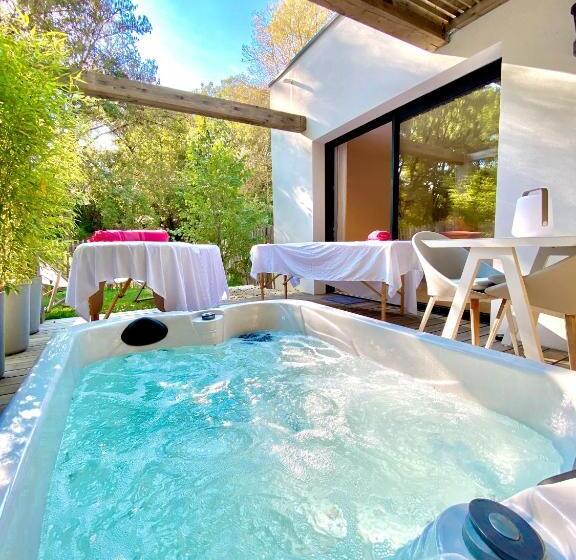 Номер Стандарт Адаптированный для Инвалидов, Chambres Avec Jacuzzi Privatif   Kassiopée Bed & Spa