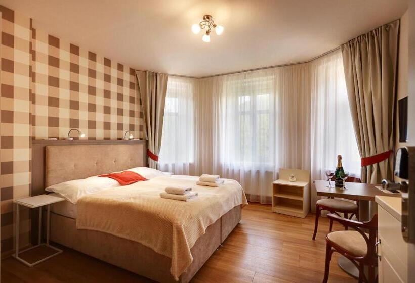 استودیوی لوکس, Apartmány Adam