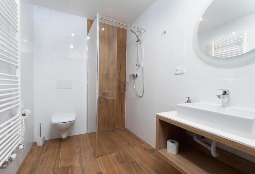 سوییت خانوادگی, Apartmány Adam