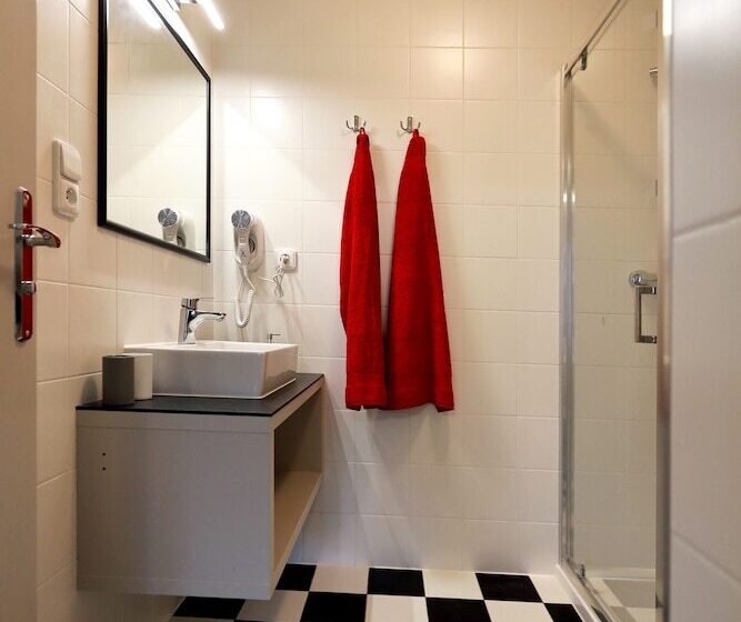 استودیوی لوکس, Apartmány Adam