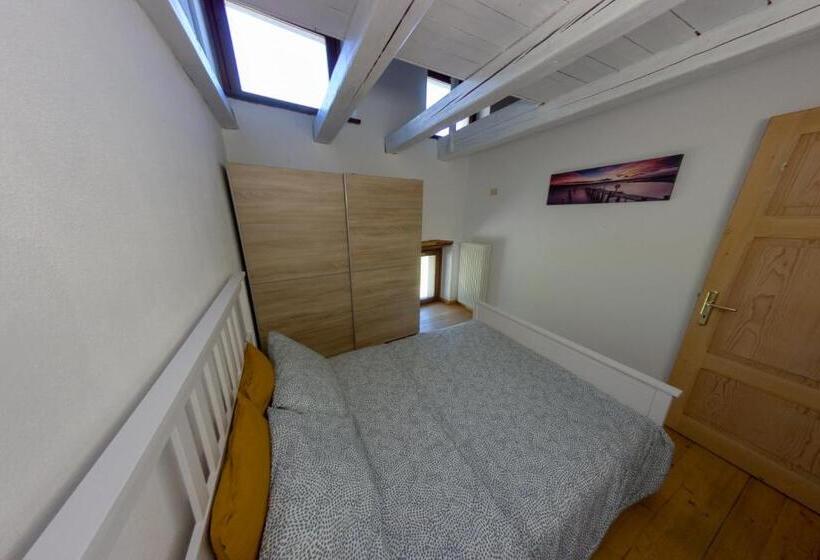 1 Bedroom Apartment Lake View, Casa Patrone