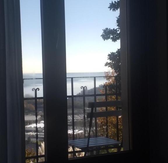 1 Bedroom Apartment Lake View, Casa Patrone