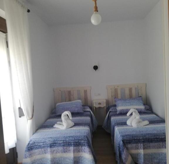 Номер Стандарт с Балконом, Hostal El Lugar De La Mancha