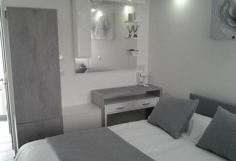 Четырехместный Номер Стандарт, Lady Charlotte Guest Rooms Triple Rooms
