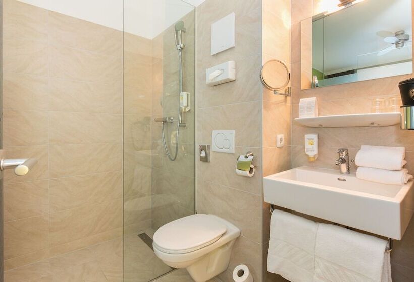 Четырехместный Номер Стандарт, Basic Hotel Innsbruck