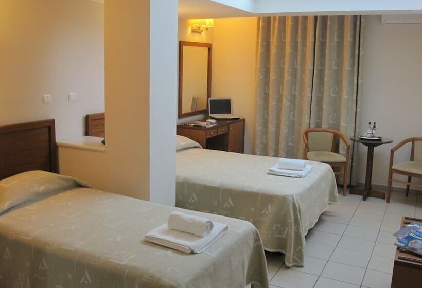 Háromágyas Standard Szoba, Solomou Athens