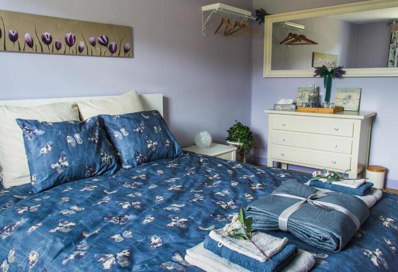 اتاق استاندارد با تخت بزرگ, Wings Creek Ranch B&b