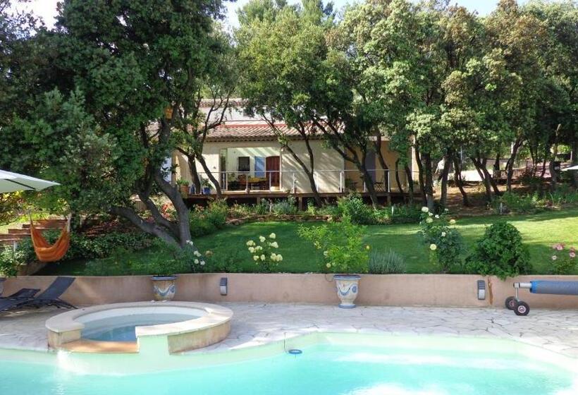 Трехместный Номер Стандарт Вид на Бассейн, Santolines En Provence