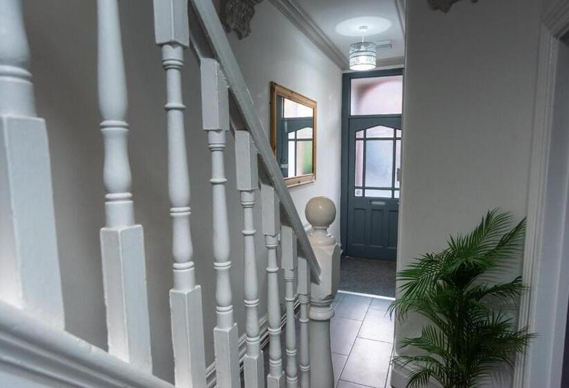 １ベッドルームハウス, Bentley House With En Suites