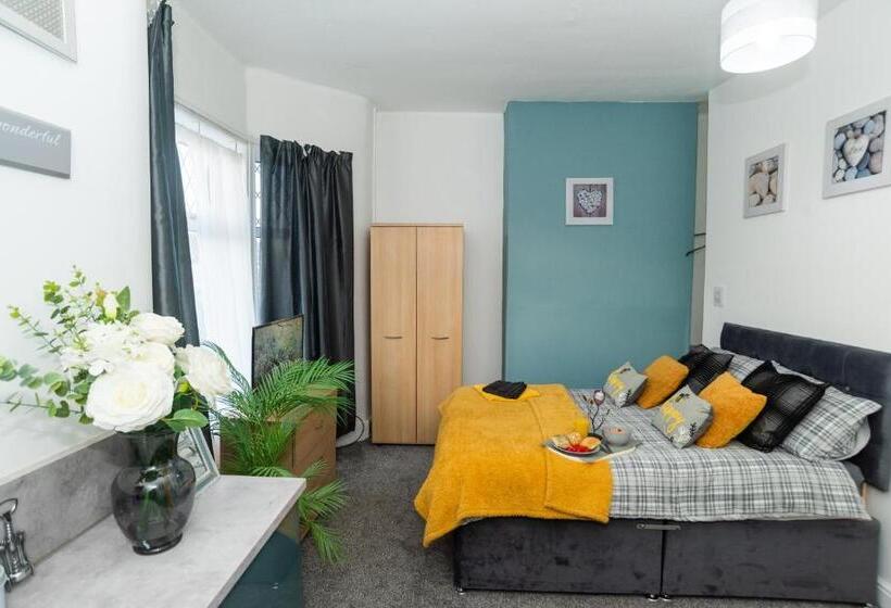 １ベッドルームハウス, Bentley House With En Suites