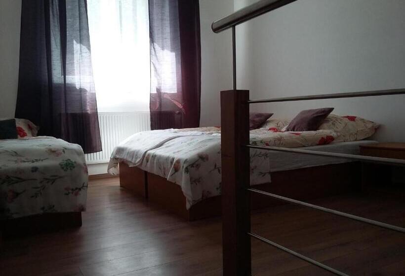 Economy Quadruple Room, Penzion Smrekovica