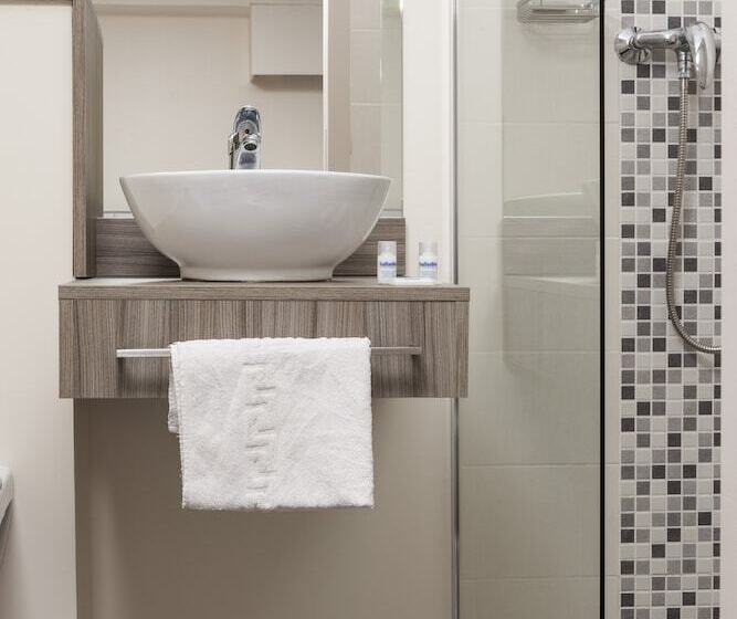 Номер Стандарт, Brit Hotel Confort Foix