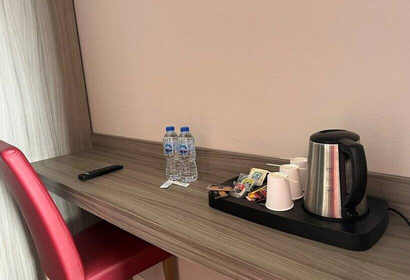Номер Стандарт, Brit Hotel Confort Foix