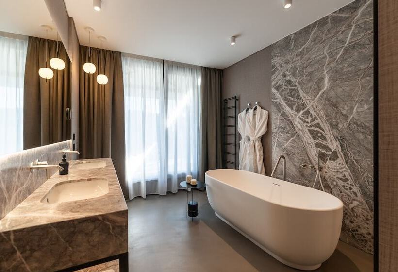 سوییت جونیور لوکس, Duparc Contemporary Suites