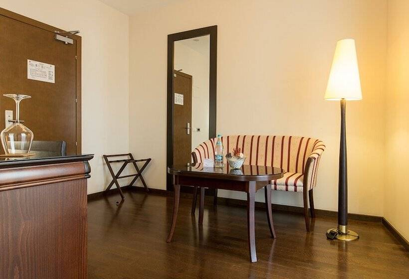 Suite, Europa Royale Bucharest