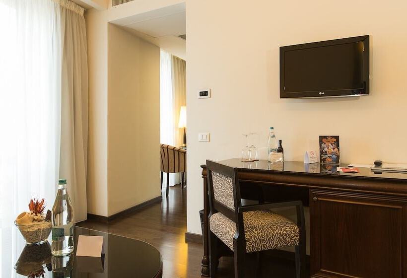 سوییت, Europa Royale Bucharest