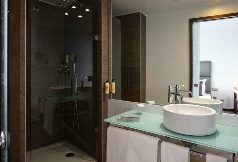 اتاق استاندارد, Neya Lisboa